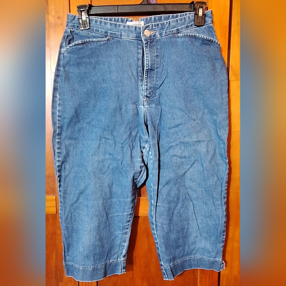 TAPE MEASURE STRETCH denim capris. Size 12